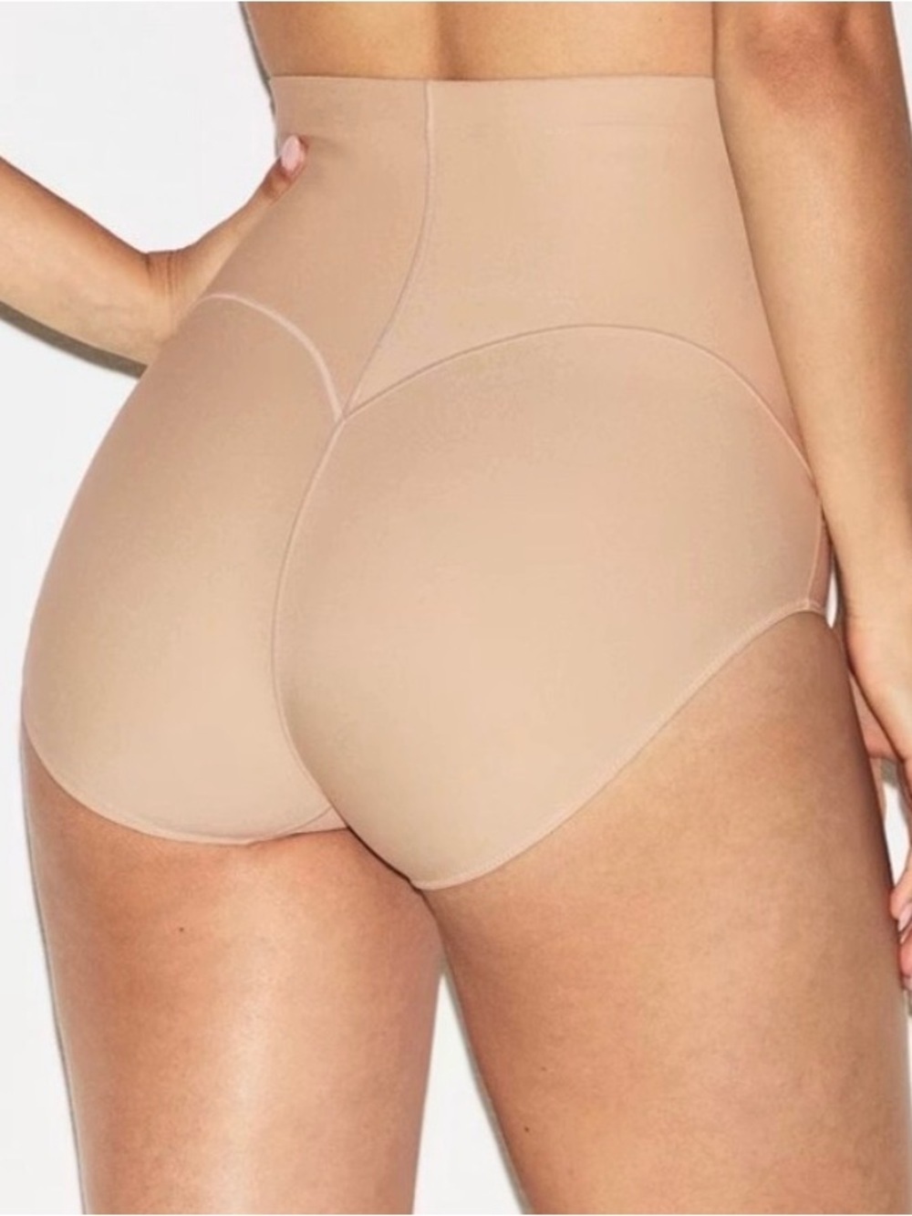 Skims butt lifting brief in clay
